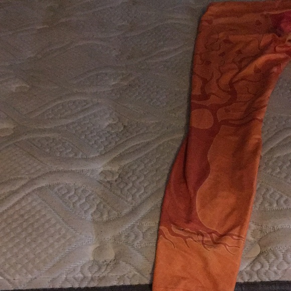 Strong by design orange and pink-red leggings with pattern - Picture 2 of 6